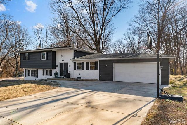 123 E School Street, Fairview Heights, IL 62208