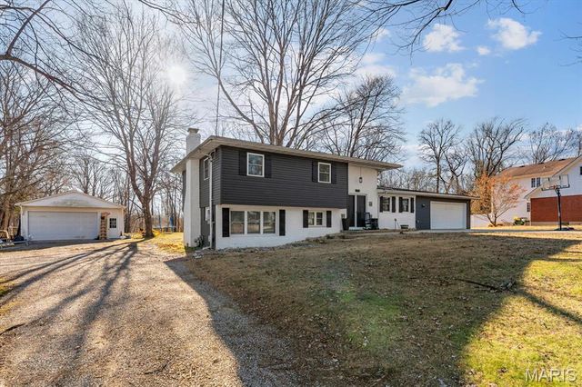 123 E School Street, Fairview Heights, IL 62208