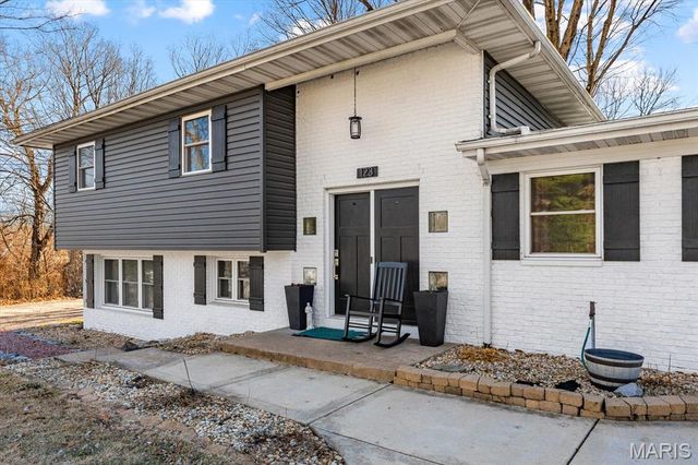 123 E School Street, Fairview Heights, IL 62208