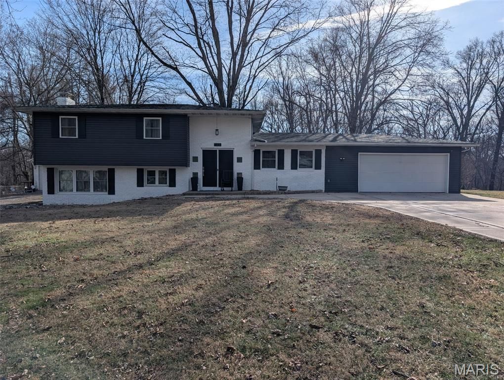 123 E School Street, Fairview Heights, IL 62208