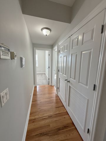 5558 W Edmunds Street 3, Chicago, IL 60630