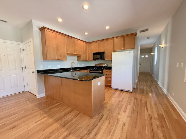 5558 W Edmunds Street 3, Chicago, IL 60630