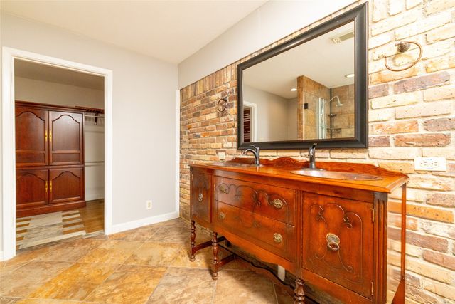 637 Post Oak Drive, Hurst, TX 76053