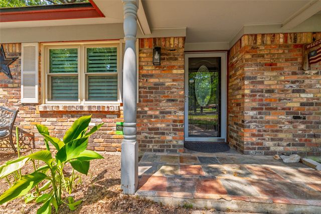 637 Post Oak Drive, Hurst, TX 76053