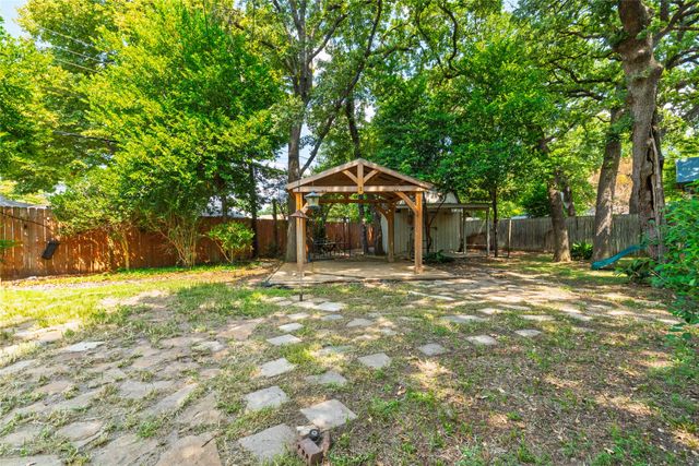 637 Post Oak Drive, Hurst, TX 76053