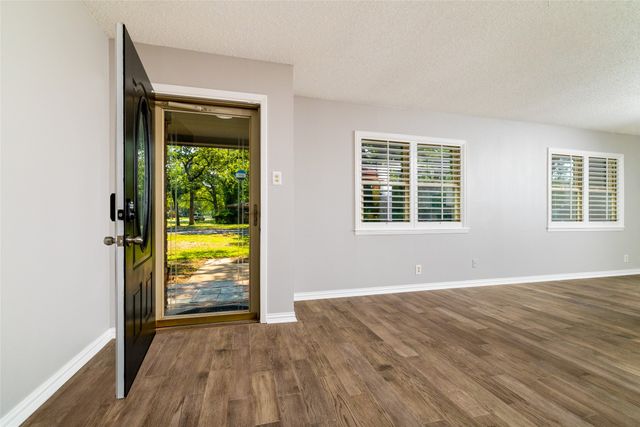 637 Post Oak Drive, Hurst, TX 76053