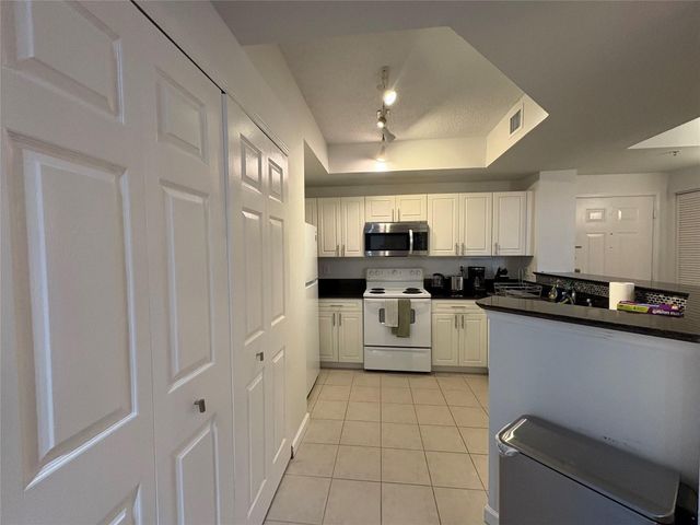 780 S Sapodilla Avenue 306, West Palm Beach, FL 33401