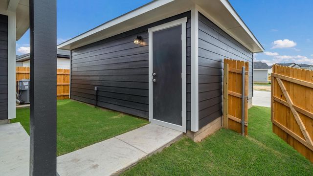 313 El Seibo LN, Bastrop, TX 78602