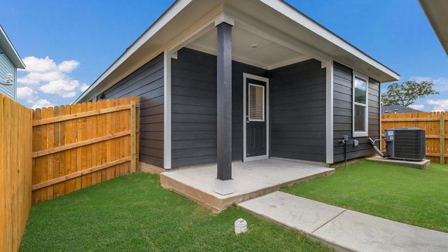 313 El Seibo LN, Bastrop, TX 78602