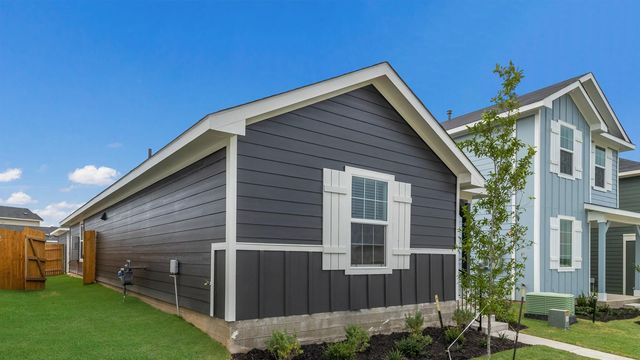 313 El Seibo LN, Bastrop, TX 78602