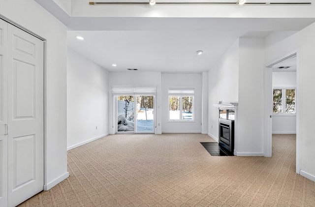 1 Douglass Grn 1, Woburn, MA 01801