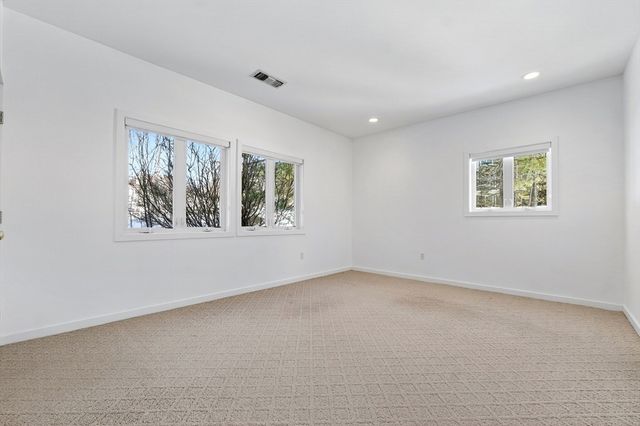 1 Douglass Grn 1, Woburn, MA 01801