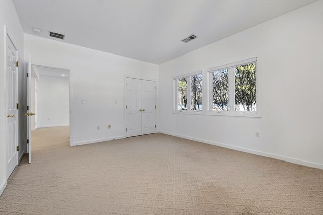 1 Douglass Grn 1, Woburn, MA 01801