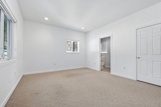 1 Douglass Grn 1, Woburn, MA 01801