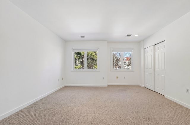 1 Douglass Grn 1, Woburn, MA 01801