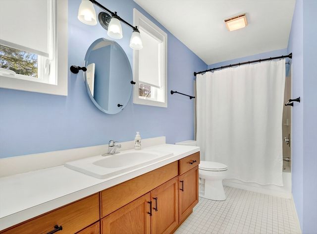 1 Douglass Grn 1, Woburn, MA 01801