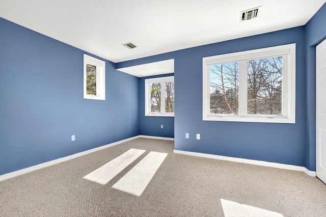 1 Douglass Grn 1, Woburn, MA 01801