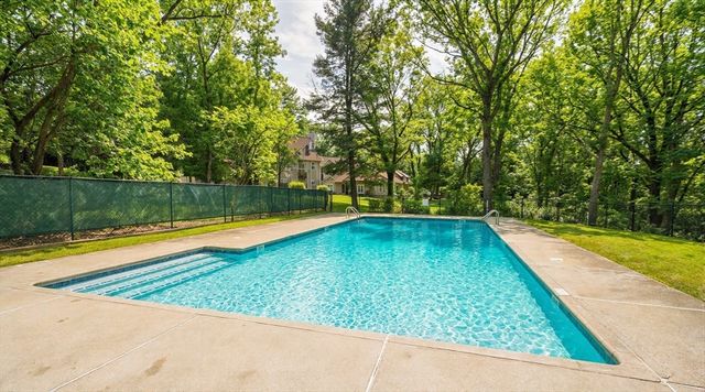 1 Douglass Grn 1, Woburn, MA 01801