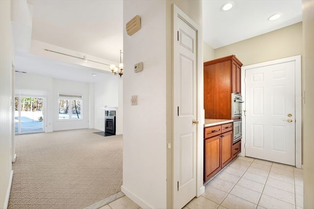 1 Douglass Grn 1, Woburn, MA 01801