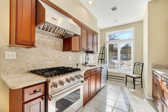 1 Douglass Grn 1, Woburn, MA 01801