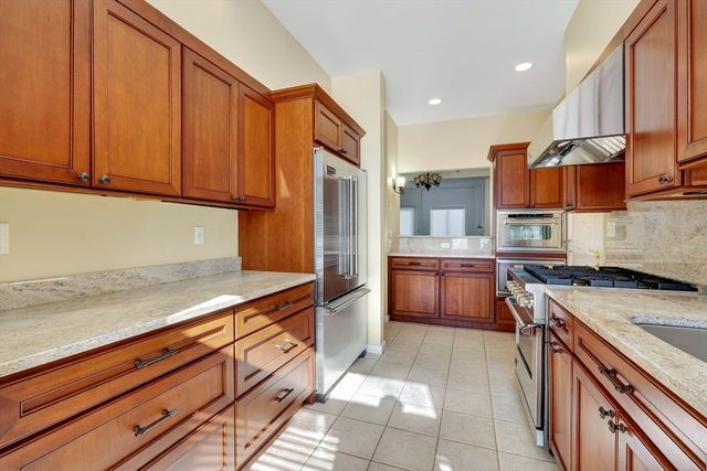 1 Douglass Grn 1, Woburn, MA 01801