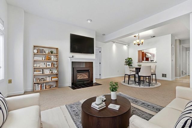 1 Douglass Grn 1, Woburn, MA 01801