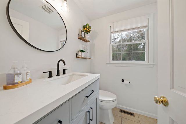 4 Mockingbird Ln, Franklin, MA 02038