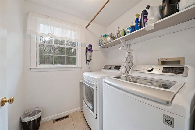 4 Mockingbird Ln, Franklin, MA 02038