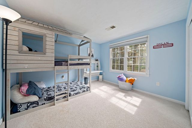 4 Mockingbird Ln, Franklin, MA 02038