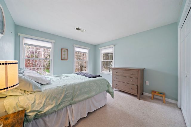 4 Mockingbird Ln, Franklin, MA 02038