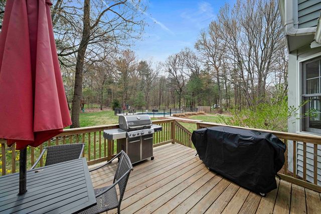 4 Mockingbird Ln, Franklin, MA 02038