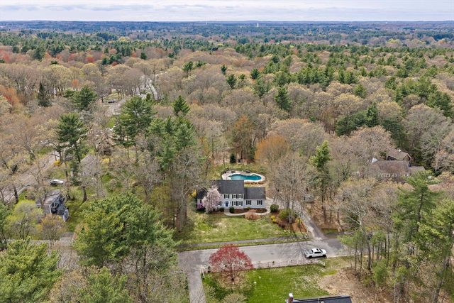 4 Mockingbird Ln, Franklin, MA 02038