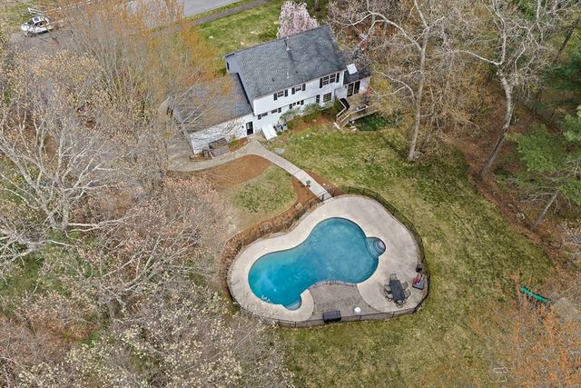 4 Mockingbird Ln, Franklin, MA 02038