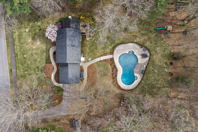 4 Mockingbird Ln, Franklin, MA 02038