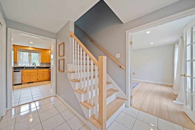 4 Mockingbird Ln, Franklin, MA 02038