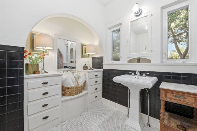 1929 Forest Park Boulevard, Fort Worth, TX 76110