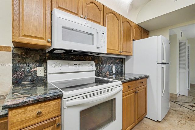 4200 Hillcrest Dr 408 408, Hollywood, FL 33021