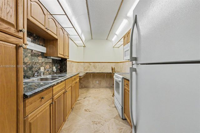 4200 Hillcrest Dr 408 408, Hollywood, FL 33021