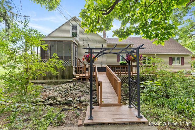 475 Northland Court NE, Rockford, MI 49341