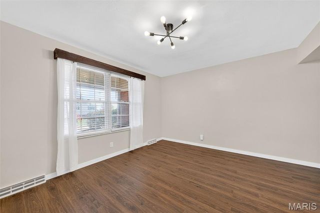 129 Williamsburg Drive, Belleville, IL 62221