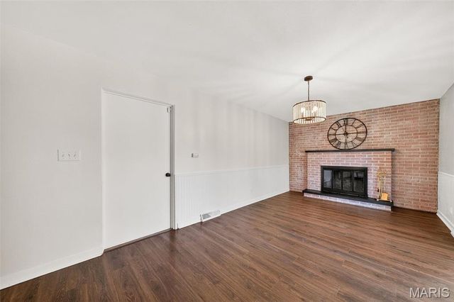 129 Williamsburg Drive, Belleville, IL 62221