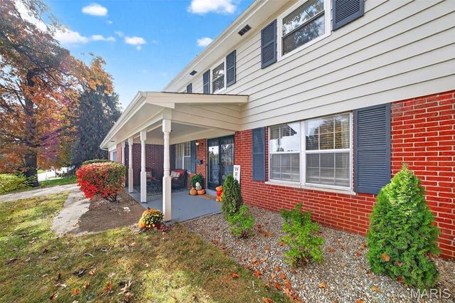 129 Williamsburg Drive, Belleville, IL 62221