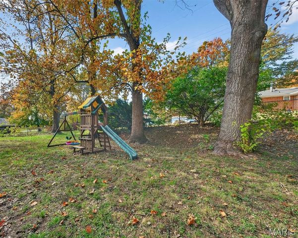 129 Williamsburg Drive, Belleville, IL 62221