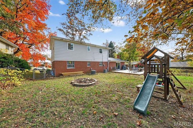 129 Williamsburg Drive, Belleville, IL 62221