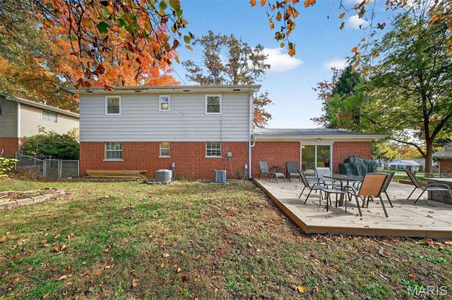 129 Williamsburg Drive, Belleville, IL 62221