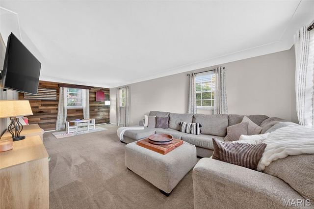 129 Williamsburg Drive, Belleville, IL 62221