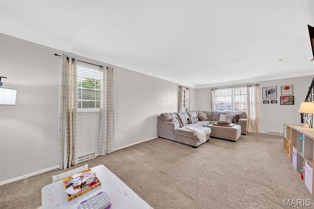 129 Williamsburg Drive, Belleville, IL 62221