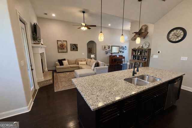 106 Rawlins Point, Perry, GA 31069