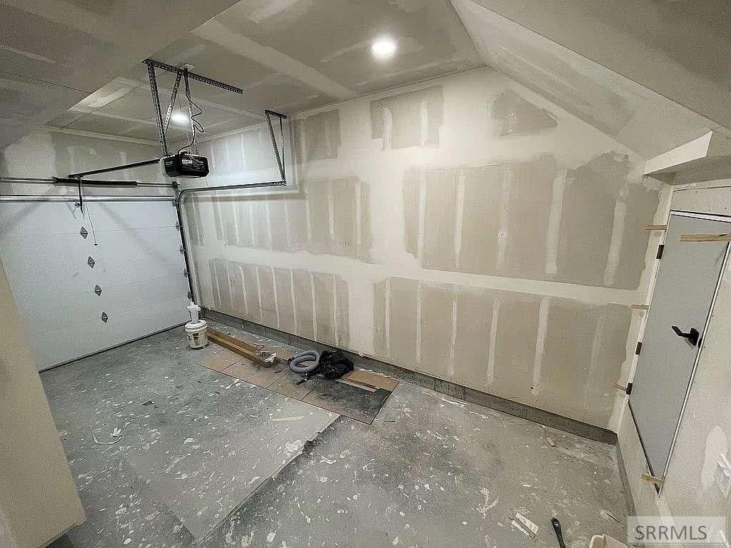 Image 10 of property listing at 402 S 4th Street, Aberdeen, ID 83210