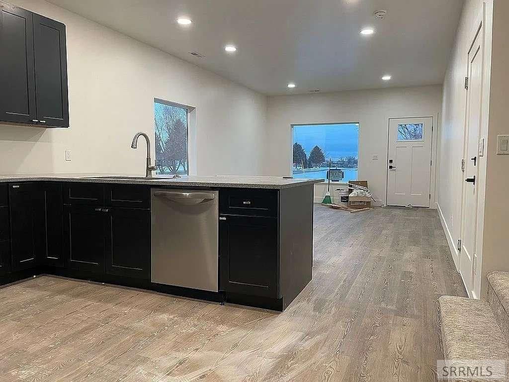 Image 7 of property listing at 402 S 4th Street, Aberdeen, ID 83210